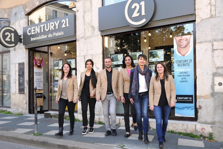 l'équipe de l'agence Immobilier du Palais