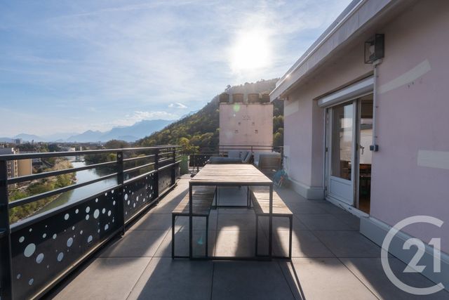 Appartement T4 à vendre - 4 pièces - 81.18 m2 - LA TRONCHE - 38 - RHONE-ALPES - Century 21 Immobilier Du Palais