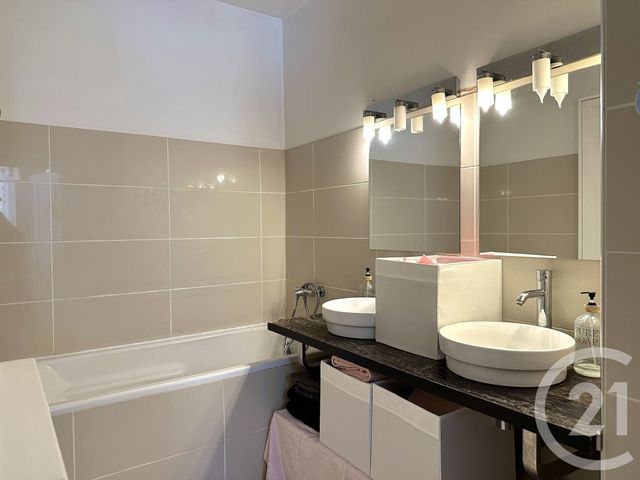 Appartement T2 à vendre - 2 pièces - 80.24 m2 - MEYLAN - 38 - RHONE-ALPES - Century 21 Immobilier Du Palais