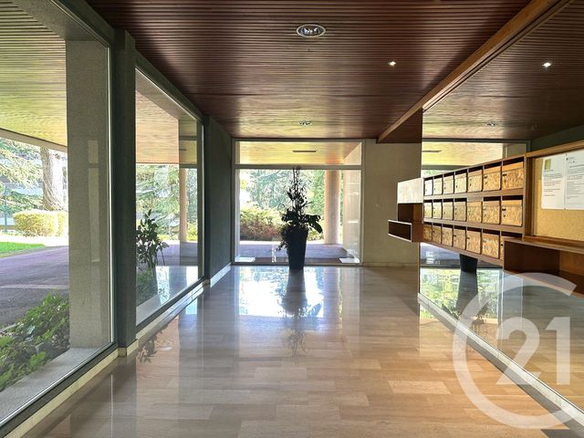 Appartement T2 à vendre - 2 pièces - 80.24 m2 - MEYLAN - 38 - RHONE-ALPES - Century 21 Immobilier Du Palais