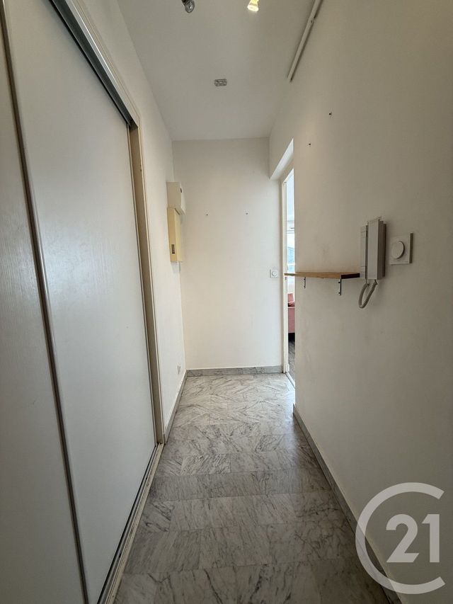 Afficher la photo en grand Appartement F1 à vendre - 1 pièce - 32.42 m2 - GRENOBLE - 38 - RHONE-ALPES - Century 21 Immobilier Du Palais