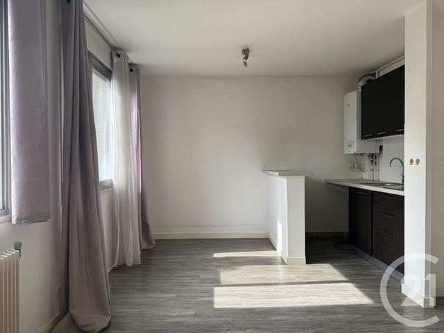 Afficher la photo en grand Appartement F1 à vendre - 1 pièce - 32.42 m2 - GRENOBLE - 38 - RHONE-ALPES - Century 21 Immobilier Du Palais