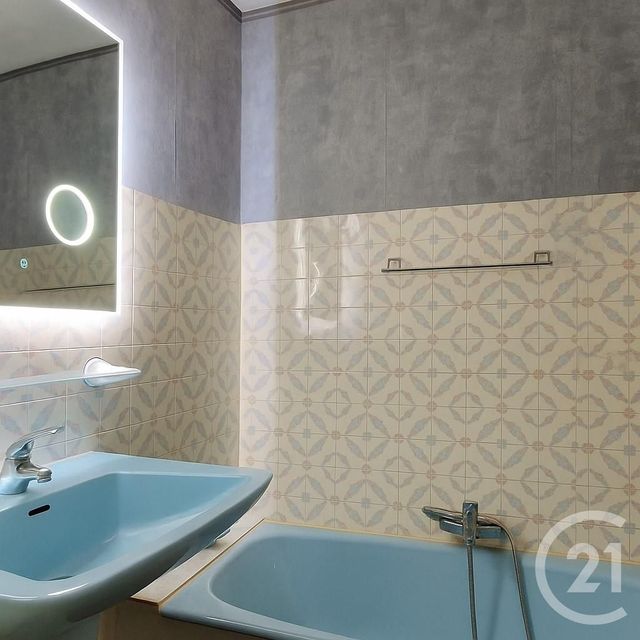 Appartement F3 à vendre - 3 pièces - 68.0 m2 - FONTAINE - 38 - RHONE-ALPES - Century 21 Immobilier Du Palais