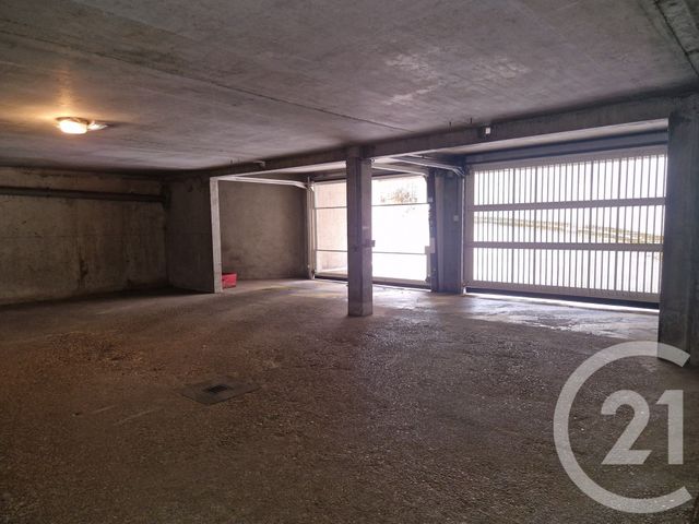 parking à louer - 15.0 m2 - GRENOBLE - 38 - RHONE-ALPES - Century 21 Immobilier Du Palais