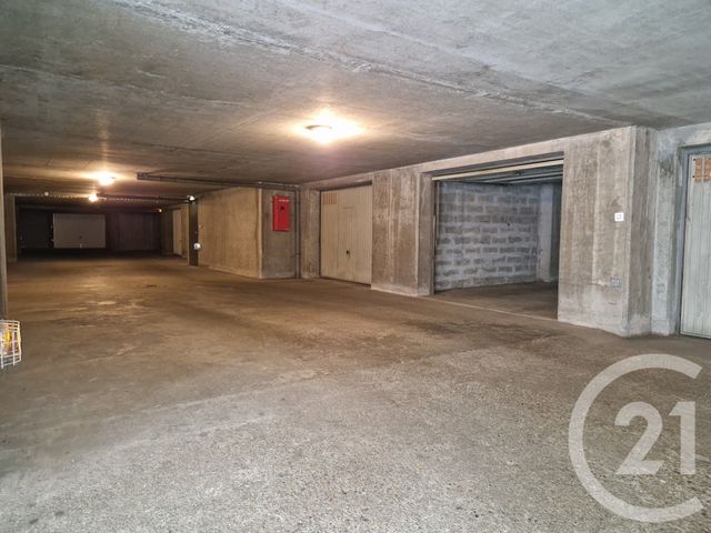 parking à louer - 15.0 m2 - GRENOBLE - 38 - RHONE-ALPES - Century 21 Immobilier Du Palais