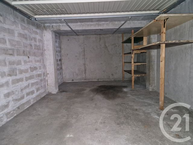 parking à louer - 15.0 m2 - GRENOBLE - 38 - RHONE-ALPES - Century 21 Immobilier Du Palais