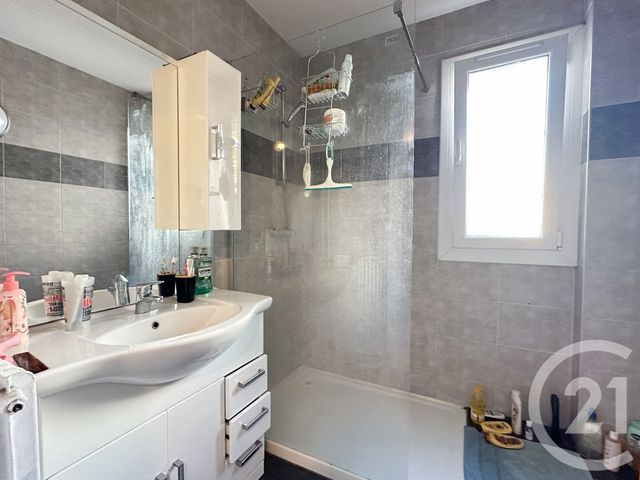 Afficher la photo en grand Appartement T5 à vendre - 5 pièces - 99.2 m2 - GRENOBLE - 38 - RHONE-ALPES - Century 21 Immobilier Du Palais