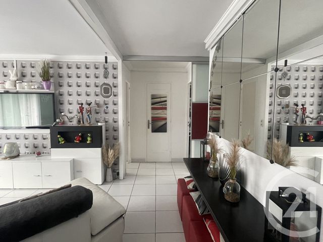 Afficher la photo en grand Appartement à vendre - 3 pièces - 78.0 m2 - ECHIROLLES - 38 - RHONE-ALPES - Century 21 Immobilier Du Palais