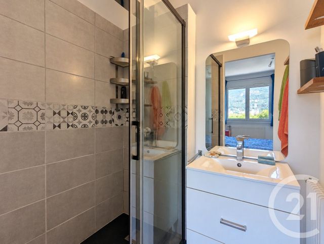Appartement T5 à vendre - 5 pièces - 107.7 m2 - GRENOBLE - 38 - RHONE-ALPES - Century 21 Immobilier Du Palais