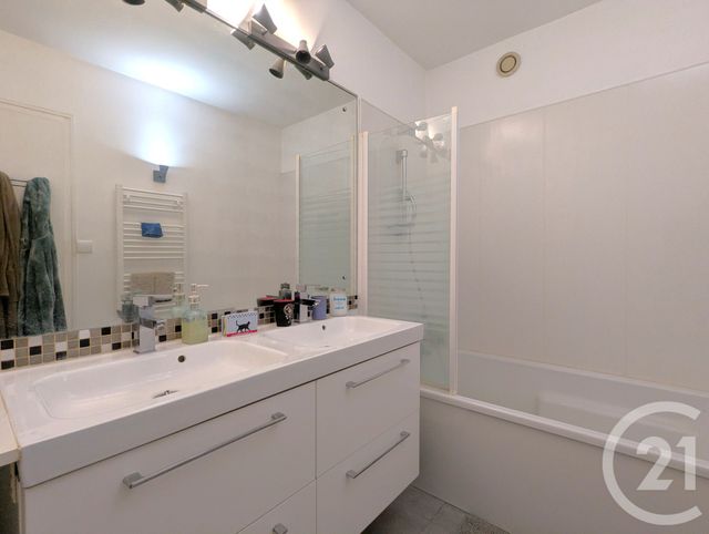 Appartement T5 à vendre - 5 pièces - 107.7 m2 - GRENOBLE - 38 - RHONE-ALPES - Century 21 Immobilier Du Palais