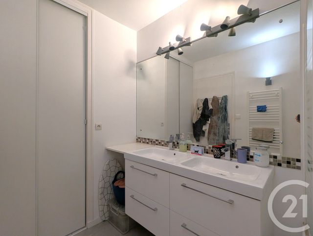 Appartement T5 à vendre - 5 pièces - 107.7 m2 - GRENOBLE - 38 - RHONE-ALPES - Century 21 Immobilier Du Palais