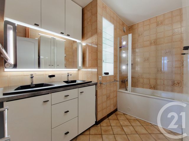 Afficher la photo en grand Appartement T5 à vendre - 5 pièces - 83.43 m2 - GRENOBLE - 38 - RHONE-ALPES - Century 21 Immobilier Du Palais