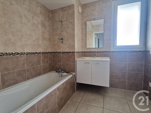 Appartement F3 à louer - 3 pièces - 65.15 m2 - ST MARTIN D HERES - 38 - RHONE-ALPES - Century 21 Immobilier Du Palais