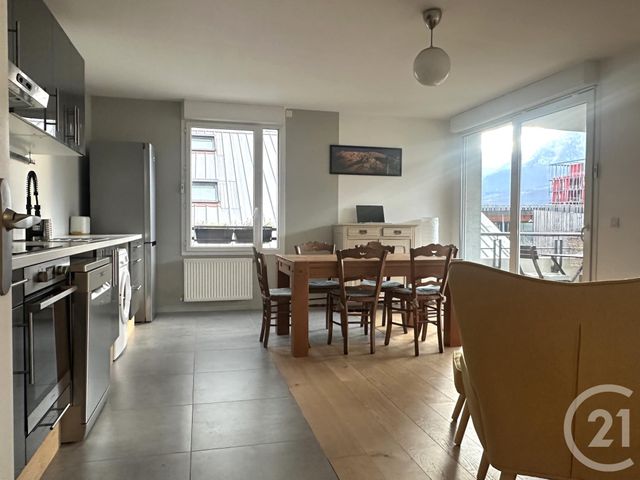 Appartement T4 à louer - 4 pièces - 82.0 m2 - GRENOBLE - 38 - RHONE-ALPES - Century 21 Immobilier Du Palais