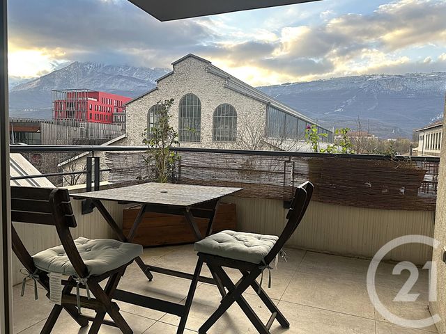 Appartement T4 à louer - 4 pièces - 82.0 m2 - GRENOBLE - 38 - RHONE-ALPES - Century 21 Immobilier Du Palais