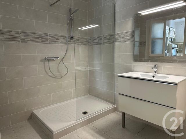 Appartement T2 à vendre - 2 pièces - 60.73 m2 - FONTAINE - 38 - RHONE-ALPES - Century 21 Immobilier Du Palais