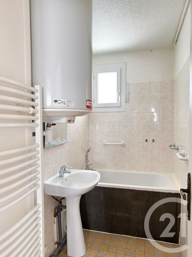 Appartement T4 à vendre - 4 pièces - 61.44 m2 - GRENOBLE - 38 - RHONE-ALPES - Century 21 Immobilier Du Palais