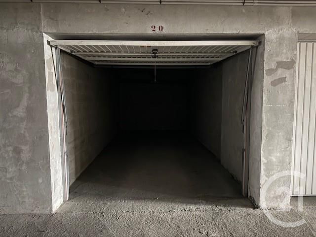 parking à louer - 15.0 m2 - GRENOBLE - 38 - RHONE-ALPES - Century 21 Immobilier Du Palais