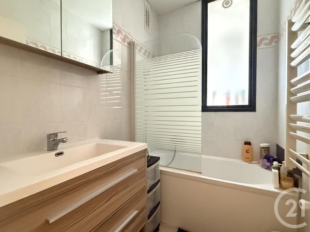 Appartement T4 à vendre - 4 pièces - 69.0 m2 - GRENOBLE - 38 - RHONE-ALPES - Century 21 Immobilier Du Palais