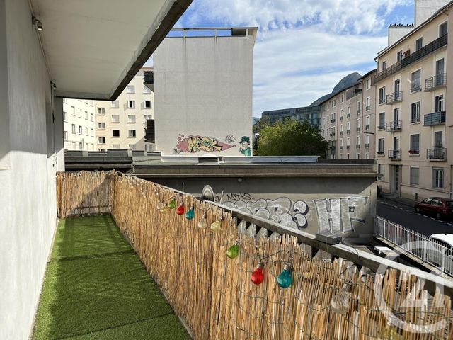 Appartement T3 à louer - 3 pièces - 77.09 m2 - GRENOBLE - 38 - RHONE-ALPES - Century 21 Immobilier Du Palais