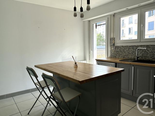 Appartement T3 à louer - 3 pièces - 77.09 m2 - GRENOBLE - 38 - RHONE-ALPES - Century 21 Immobilier Du Palais