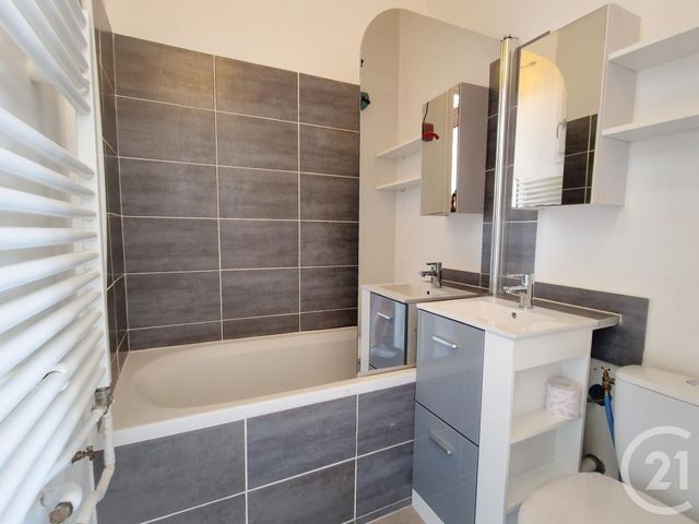 Appartement T2 à vendre - 2 pièces - 29.4 m2 - GRENOBLE - 38 - RHONE-ALPES - Century 21 Immobilier Du Palais
