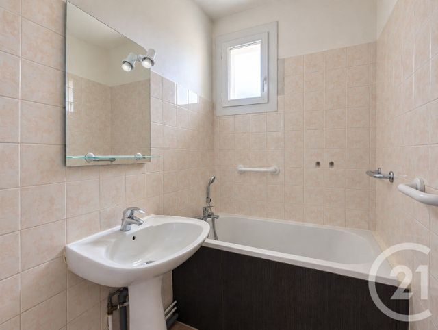 Appartement T4 à vendre - 4 pièces - 61.44 m2 - GRENOBLE - 38 - RHONE-ALPES - Century 21 Immobilier Du Palais
