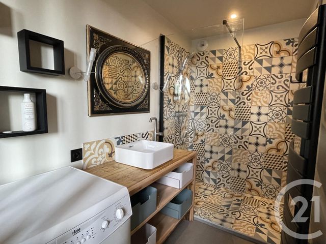 Appartement F2 à louer - 2 pièces - 70.21 m2 - VOIRON - 38 - RHONE-ALPES - Century 21 Immobilier Du Palais