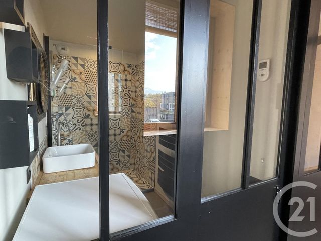Appartement F2 à louer - 2 pièces - 70.21 m2 - VOIRON - 38 - RHONE-ALPES - Century 21 Immobilier Du Palais